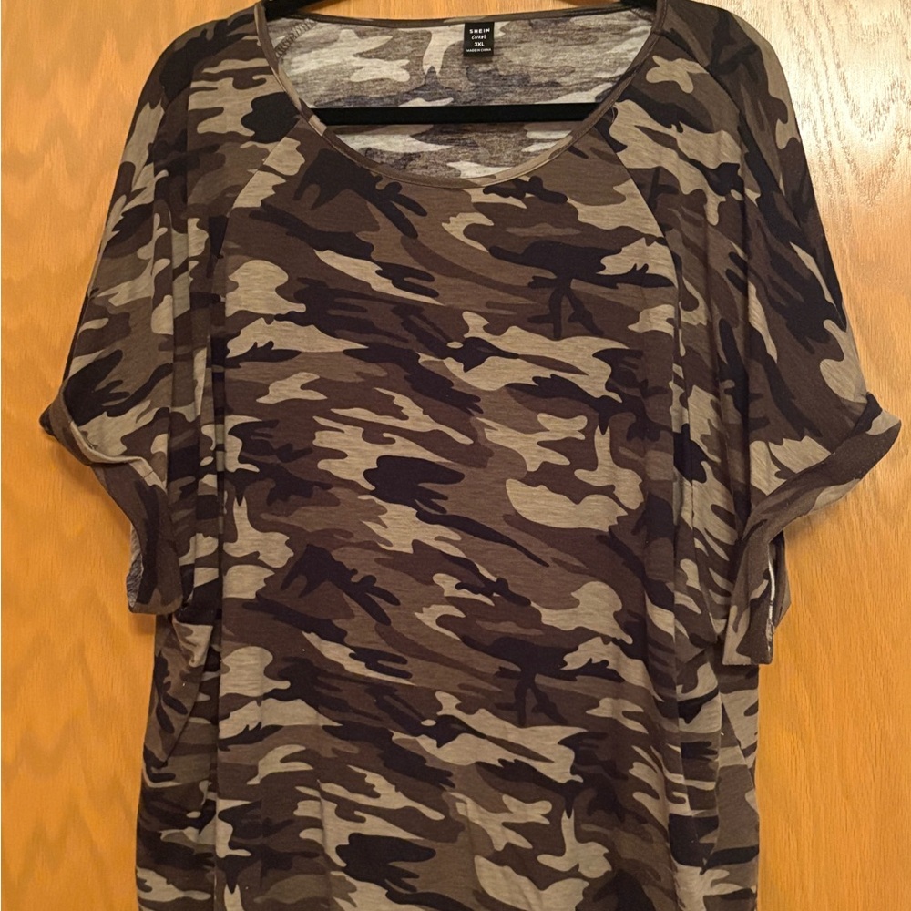 SHEIN Camouflage Print Short Sleeve Top